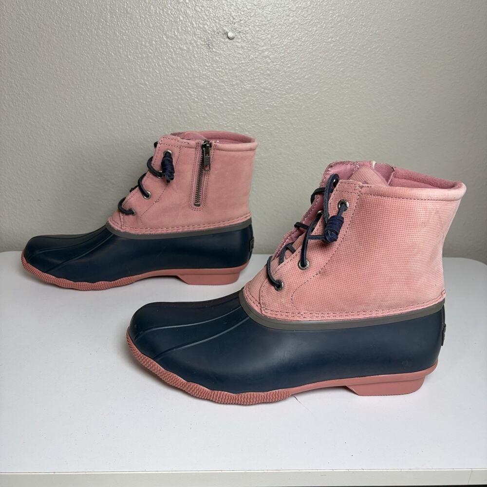 Sperry Women's Size 9.5 Saltwater Grid Pink Leather Duck Boots STS86703